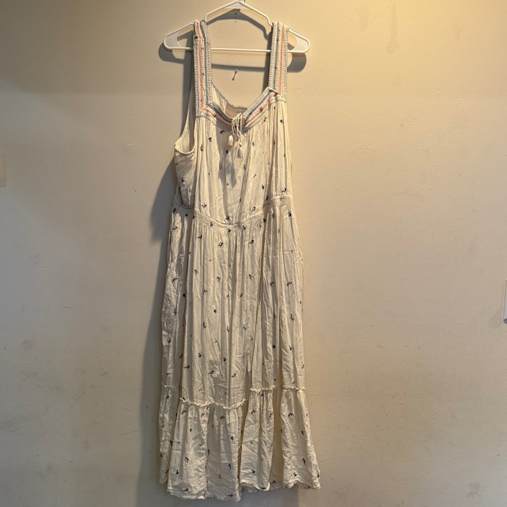 Elegant White Sleeveless Dress